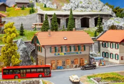 130595 Faller Wohnhaus Mit Dorfladen