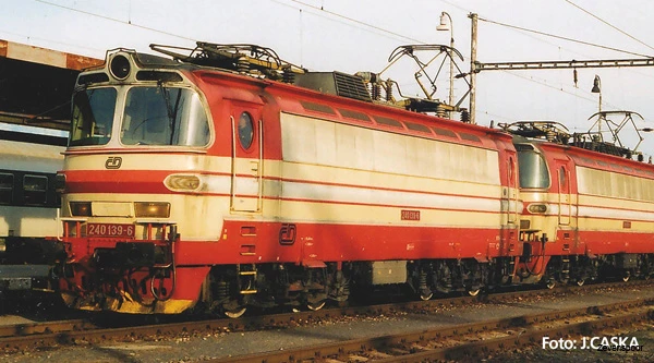 51398 Piko ~E-Lok/Sound Laminátka Reihe 240 ?D V + PluX22 Dec. 3 51398 Piko ~E-Lok/Sound Laminátka Reihe 240 ?D V + PluX22 Dec.