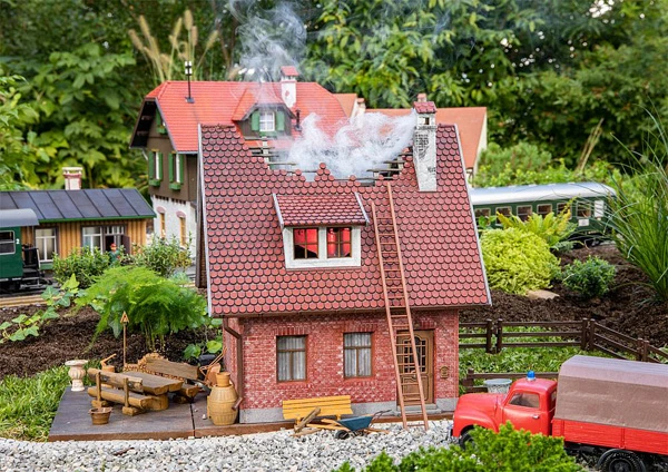 331091 Faller Pola-G Brennendes Klinkerhaus 3 331091 Faller Pola-G Brennendes Klinkerhaus